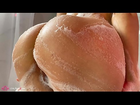❤️ Brunette dushda kuchli orgazm uchun vibrator bilan mushukni onanizm qiladi ❤❌  seks da bizda ❌❤